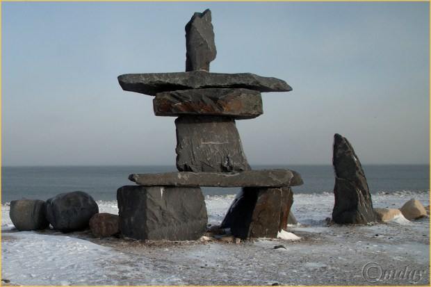 5Dll*f2010Inukshuk(7.5x5,cpywrt,150rr)