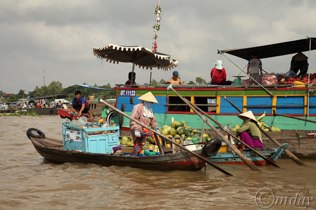 13.5DII*g3450FloatingMarketMekongR(7.5x5,150rrcpywrt)